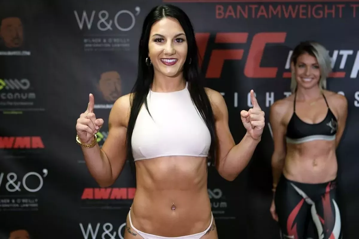 Trable vycházející hvězdy UFC! Po vítězství se po ní slehla zem