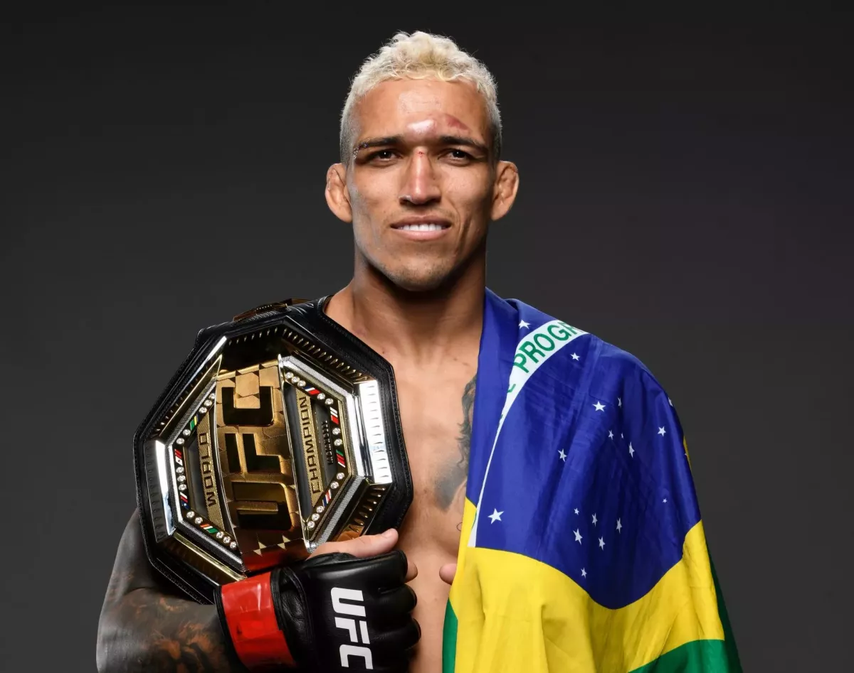 Trapas v UFC! Šampion nenavážil a přišel o pás ještě před bojem. Soupeř se mu vysmál. Jak reagovali ostatní?