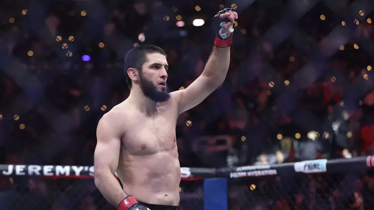Třesk v UFC. Šampion se vzdal titulu, oznámeny byly další mega bitvy
