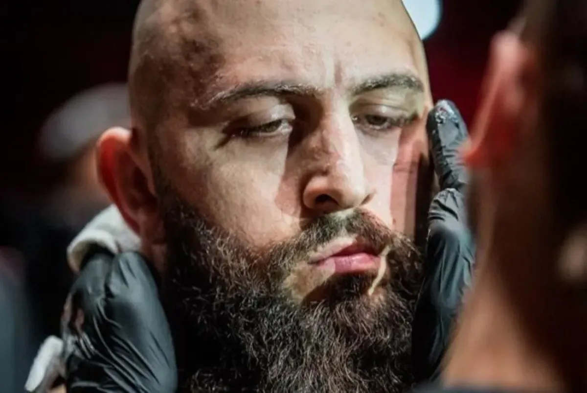 Tvrdá bitva těžkých vah v KSW. Martínek padl na TKO