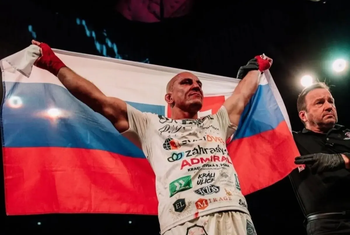 Tvrdost slovenského boxera v Itálii rozhodla. KO výhra a gratulace od McGregora