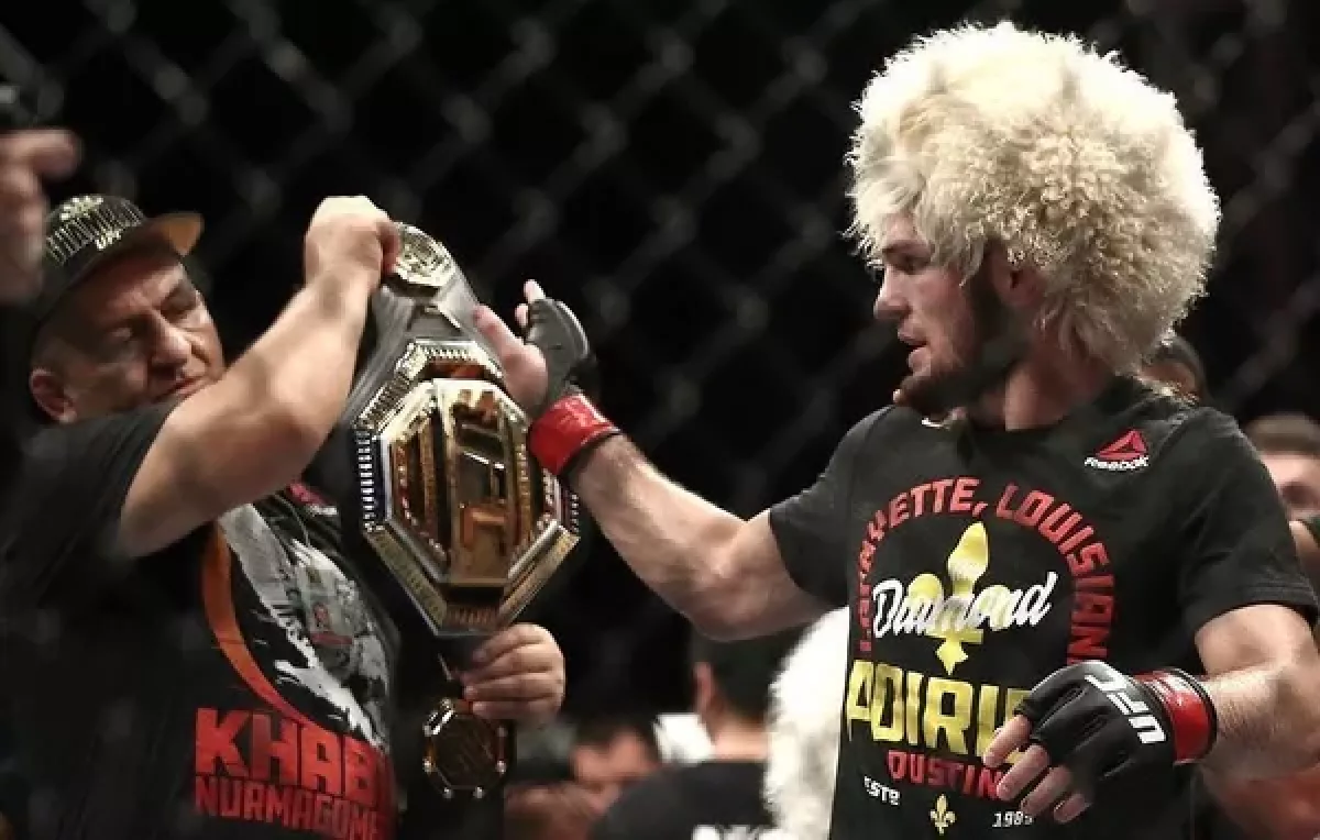 V únoru se utkají dvě nejlepší lehké váhy světa, pustil se Khabib do promování svého svěřence