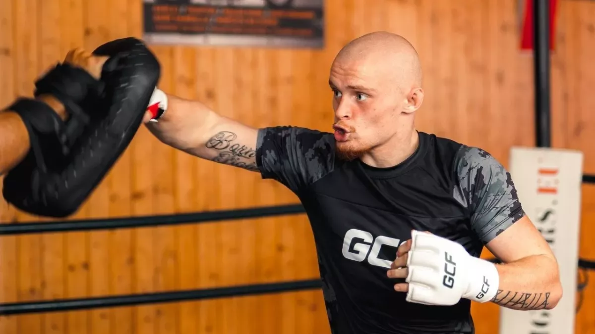 VIDEO: Prošel si peklem! Dětský domov, alkohol i bití. Pak přišly bojové sporty a plnění snu