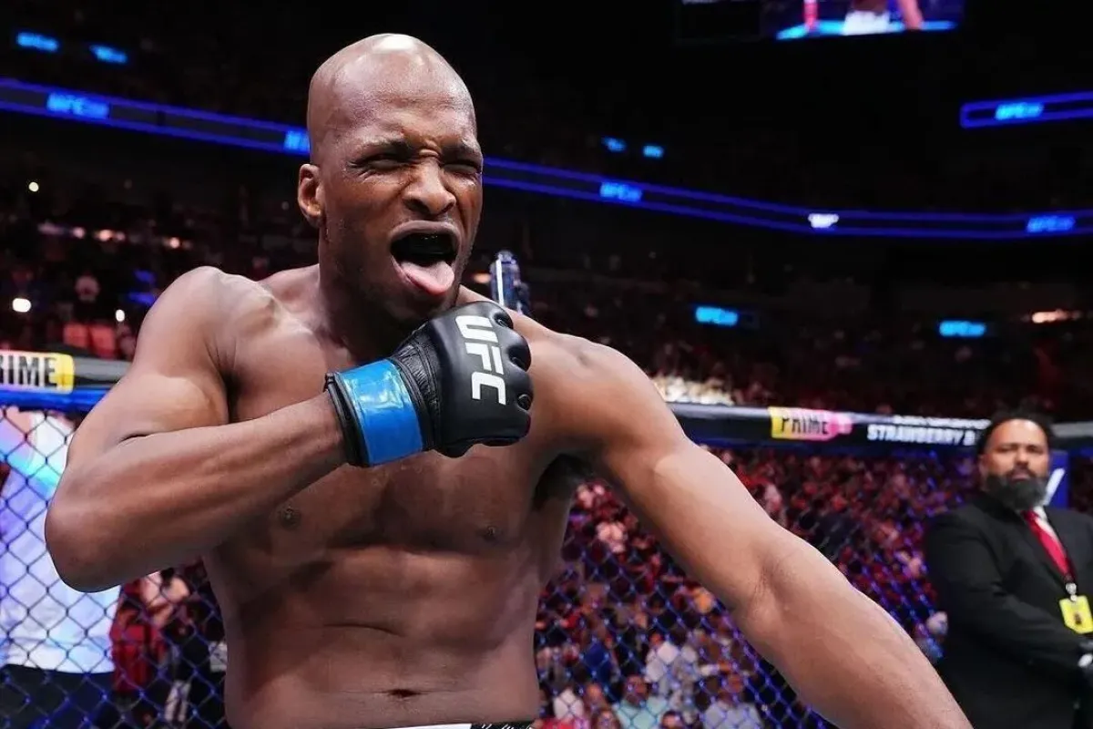 Váha hvězdného Brita vystřelila. Před bitvou v UFC vážil 106 kilo