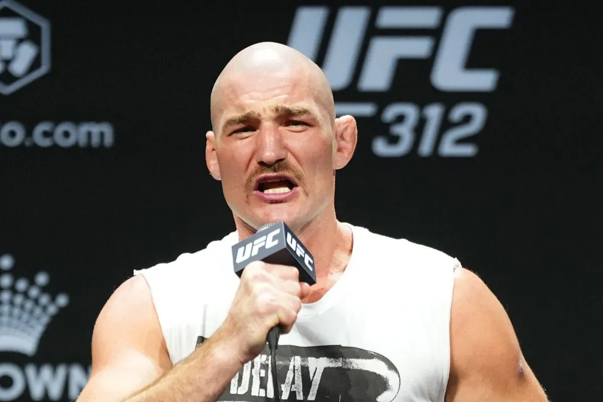 Velká slova. Jsem asi jediný, kdo může porazit Chimaeva, myslí si Strickland