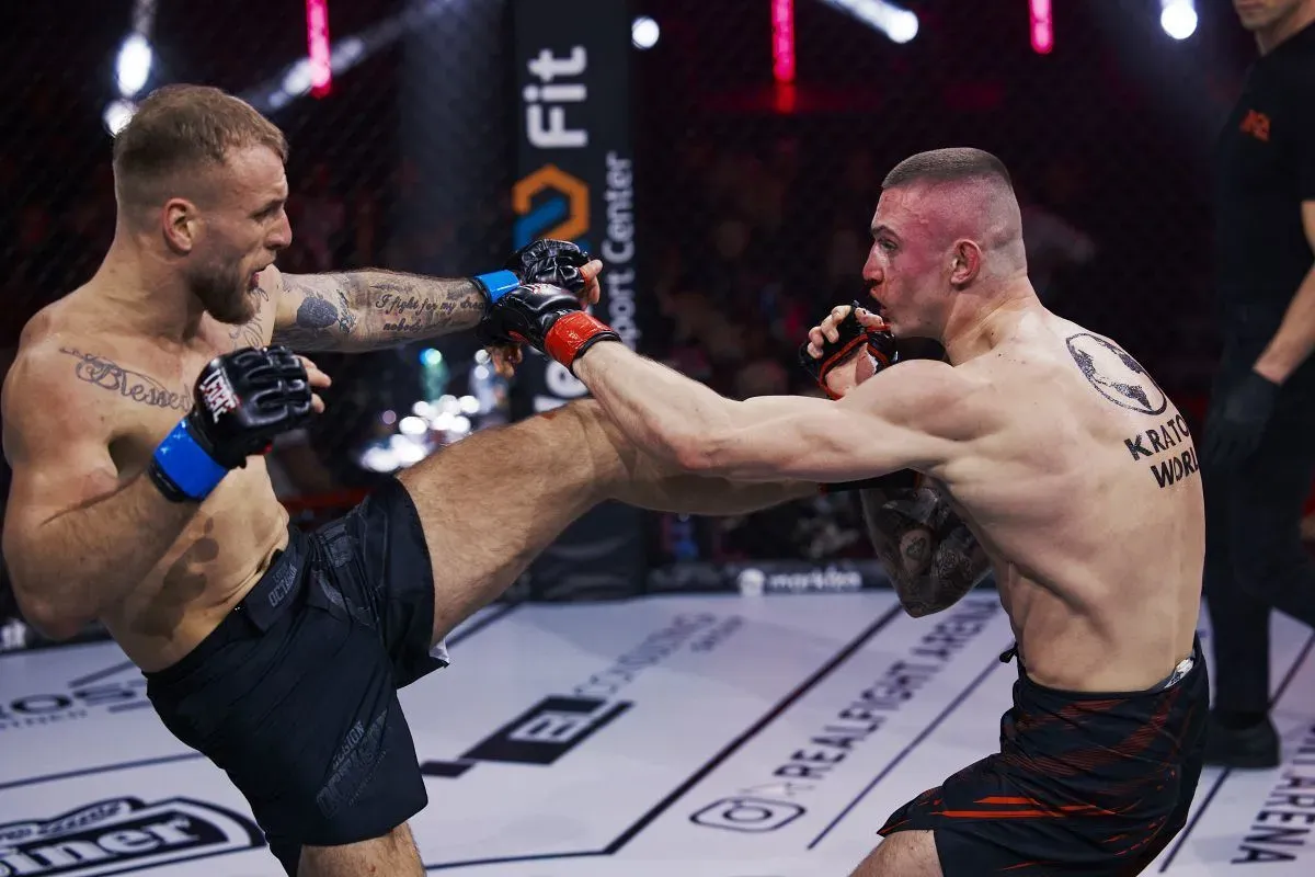 Vítěz svého soupeře doslova oslepil. Divočinu v Praze nestopla ani lékařka