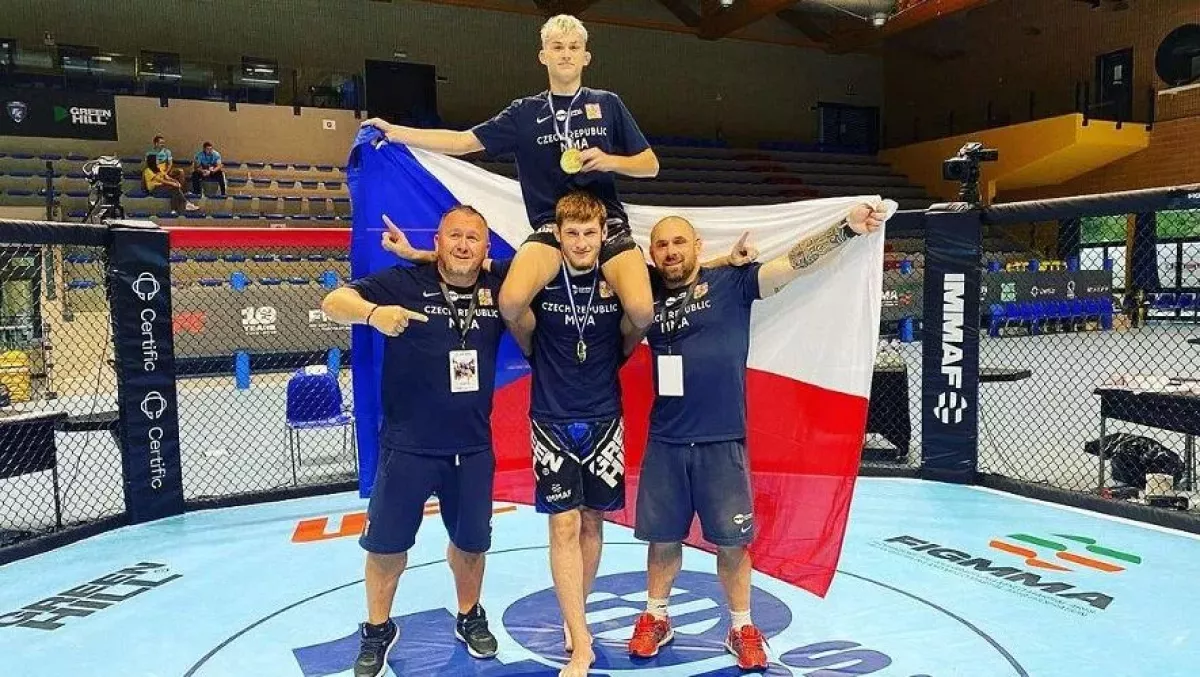 Vítězství! České naděje slaví zlatý úspěch. Podporu jim vyjádřil i šampion Procházka