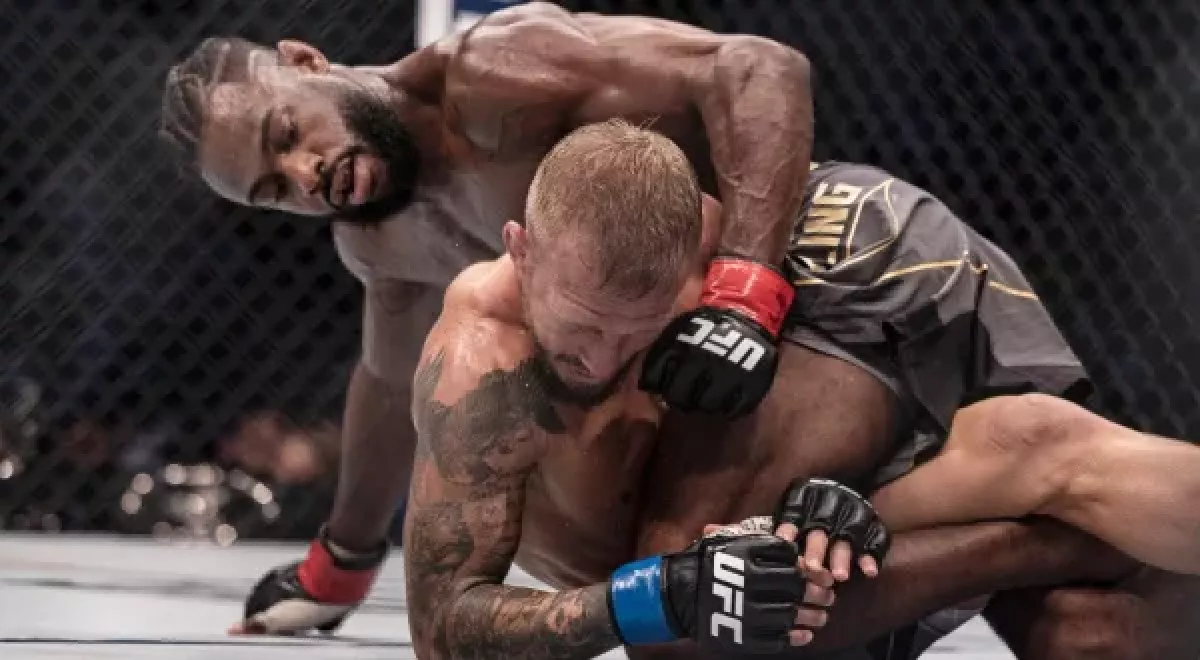 Vykloubené rameno? Jen výmluvy, říká Sterling. Proč tedy Dillashaw prohrál?