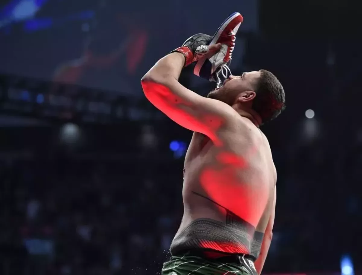 Vzpomínka na Rusa v UFC. Stačil jeden úder a milovník piva věděl, že nastal jeho konec