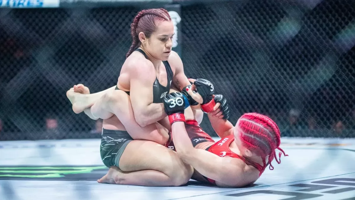 Zápas v UFC ukončily hlavičky, bojovnice za to vyfasovala nekompromisní diskvalifikaci