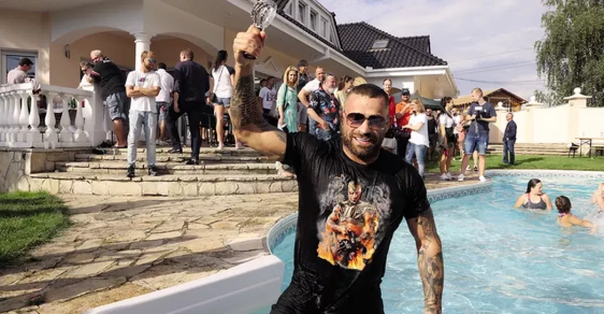 Zápasník Karlos Vémola: „Budu pracovat tak dlouho, až bude Bimbo. A velbloud Kamil, kůň Hatátitlá a oslík.“