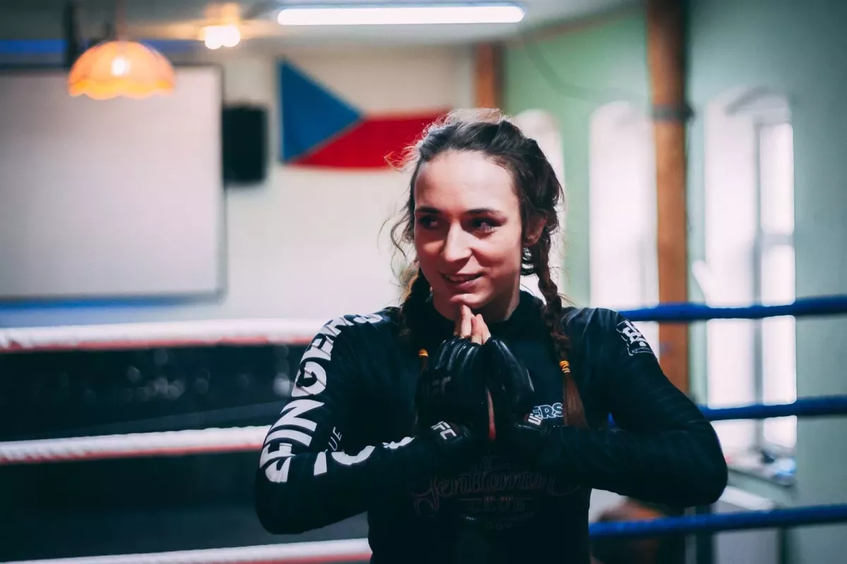 Zářez v UFC. Po prohře Pudilové diváci bučeli, vítězka ukázala Češce prostředníčky