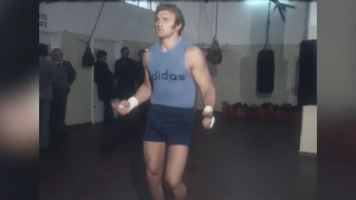 Zemřel bývalý šampion, jenž si to rozdal i s legendárním boxerem Alim