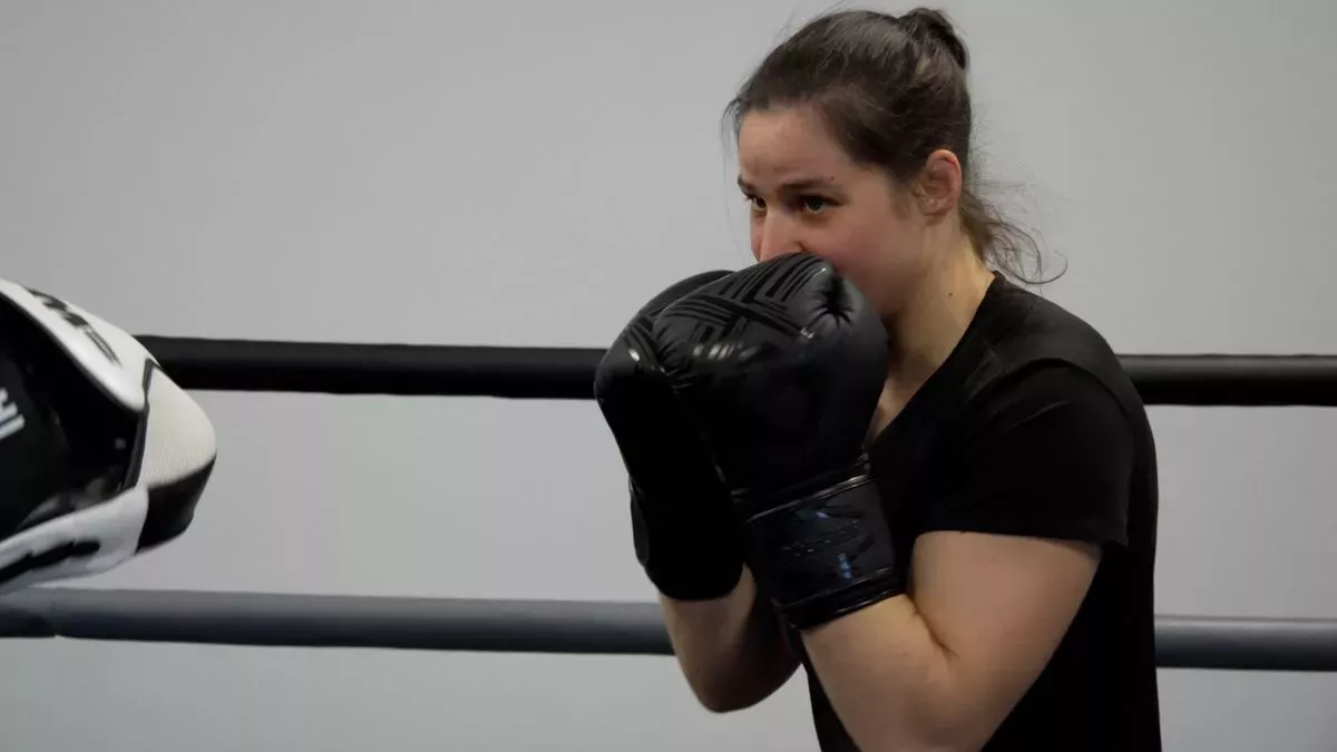 Žena mnoha tváří. Nadaná Češka zažila nečekanou dřinu v Asii, teď míří za svým snem