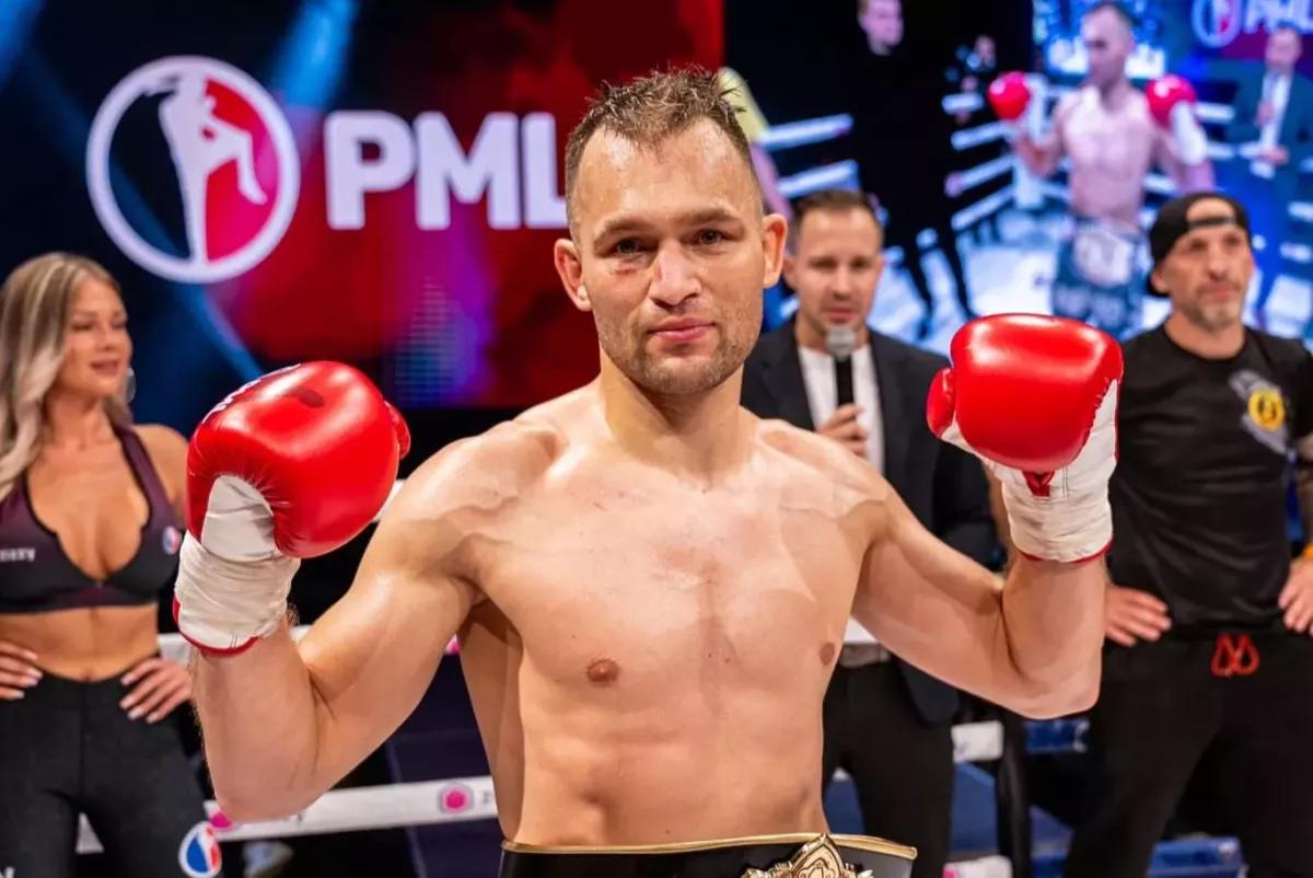 Život českého bojovníka. Přes 40 hodin týdně v gymu. Nepije, ale když je den, dokáže otočit i 12 piv