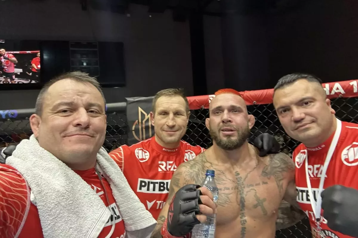 Zvítězil s jednou rukou. Sáhl jsem si na dno, dal jsem do toho svou kariéru, řekl Inkvizitor