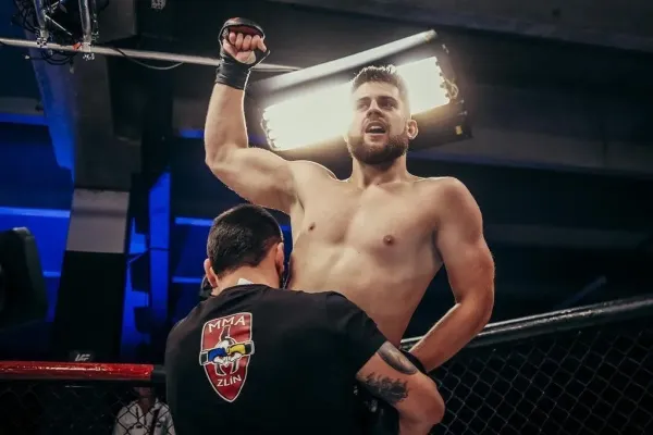 Alkohol i věž z cheeseburgerů. Oslavné závody o největšího divočáka RFA