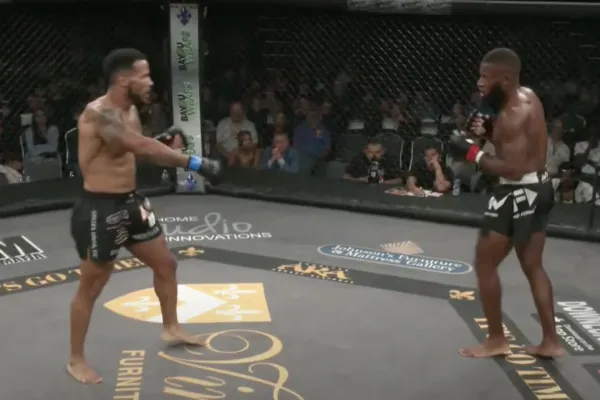 Amatérský bojovník si chtěl zahrát na největšího tvrďáka z UFC, za sebevědomé gesto schytal brutální KO