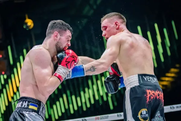 Boxerská rvačka s wrestlingovými prvky svého vítěze nepoznala