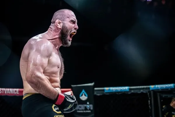 Bratislava uvidí elitní bitvu těžkých vah Oktagonu. Vsaďte si na rychlý konec