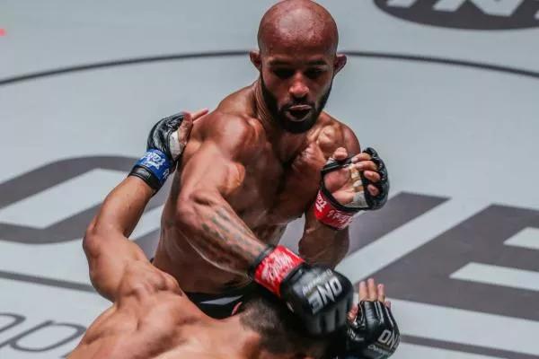 Brutální KO, Demetrious Johnson poprvé padl před limitem. Vítěz po šoku vystřihl salto