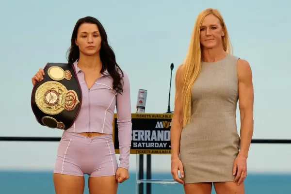 Bum a konec. Srážka hlav ukončila zápas v ringu