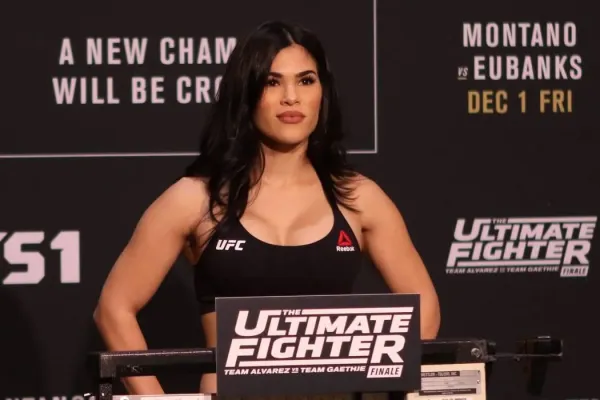 Bývalá bojovnice UFC nafotila žhavé snímky. Šla i do naha