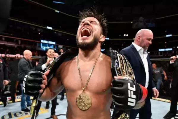 Bývalý šampion UFC se rozparádil. Držel bych ruskou vlajku a bil ho do zadku, spustil kanonádu Američan