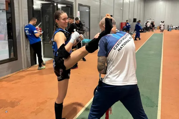 Česká bojovnice ukázala srdíčko a zničila soupeřku na ME