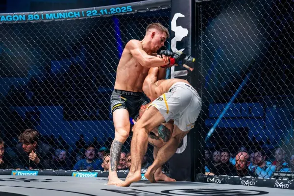 Český debutant Oktagonu zašrouboval zkušeného soupeře do podlahy