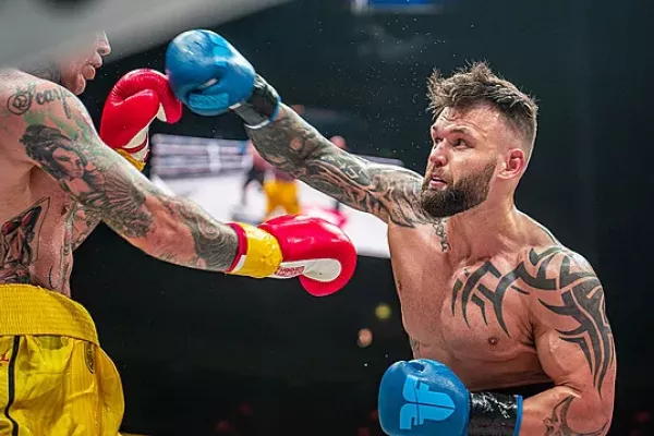 Chodil jsem po dírách mezi svoločí. MMA bijec o vězení i vztahu s Hlůškovou