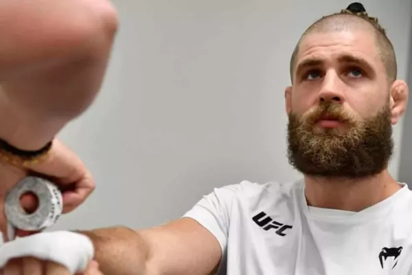 Co se to děje?! Procházka se vážně zranil a už není UFC šampionem