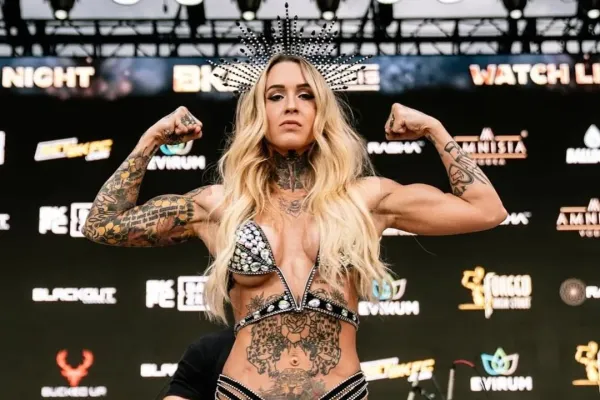 Co si zase vymyslí? Boxerka láká na další pikantní vážení