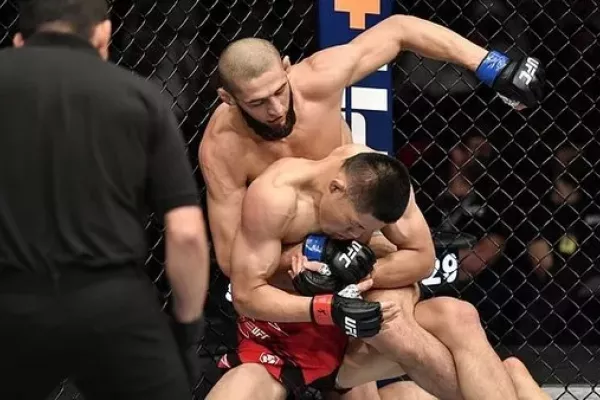 Cormier: Gilbert Burns otestuje Chimaeva jako ještě nikdo předtím