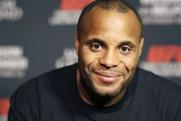 Daniel Cormier předpovídá pět situací, které se stanou v oktagonu  UFC v roce 2022