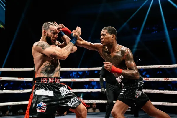 Diskvalifikace v boxu bez rukavic, boxer si spletl sport a šokoval soupeře i fanoušky