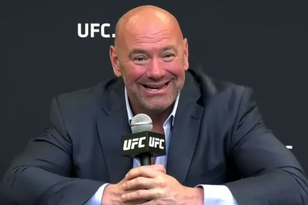 Divočina pod dohledem šéfa UFC. Ostrý loket rozsekl čelo