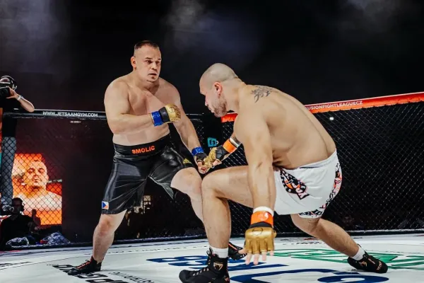 Divoký večer v Plzni. Padalo jedno KO za druhým