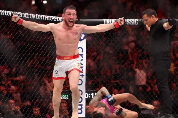 Divoký večer v UFC. Šampion řádil a děkoval Trumpovi, chystá se největší bitva žen