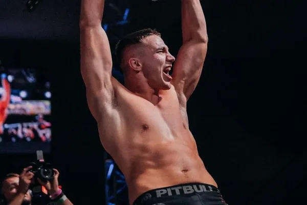 Dneska bude rodeo, slíbil vítěz manželce. Dvojitá česká radost na KSW