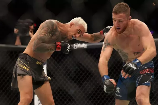 Dostat od něj ránu je jako lízat extra silnou baterii, celé mé tělo bláznilo, varuje Gaethje před Oliveirou