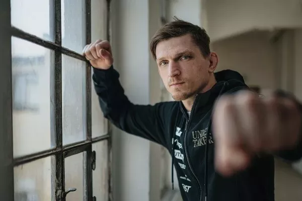 Drahý koníček! Čech v UFC si splnil dětský sen. Dokáže si sám sebe představit ve válce?