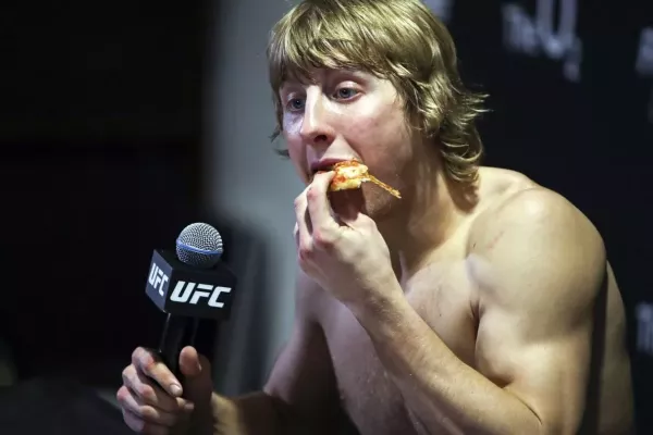 Drastický nárůst váhy. Hvězda UFC snědla po výhře, co se dalo