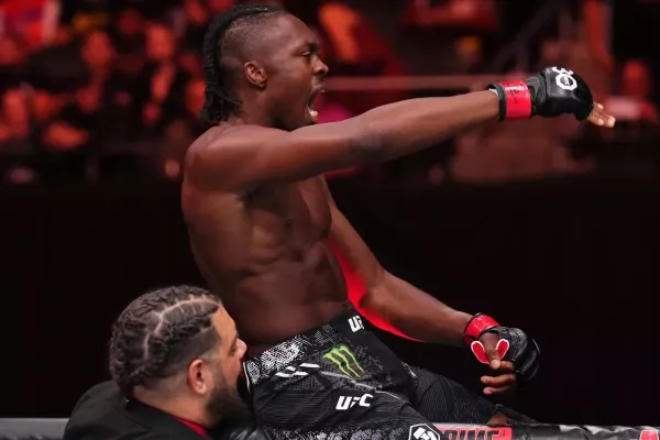 Drsné KO a zpomalený sudí. Rozhodčí to měl ukončit dřív, kroutil hlavou démon z UFC