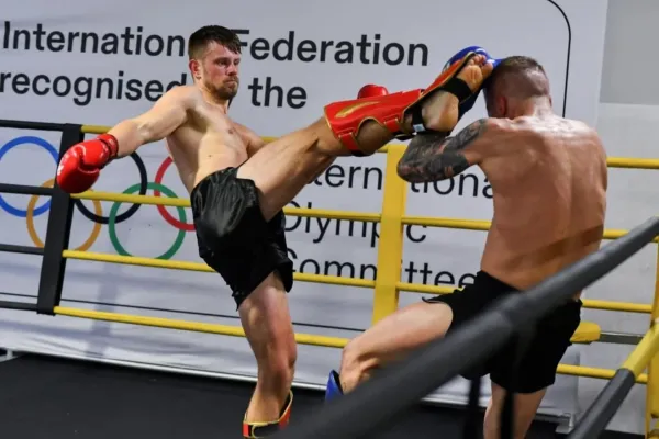 Drsný kickboxer a učitel si jde pro český titul. Pro děti chce být vzorem