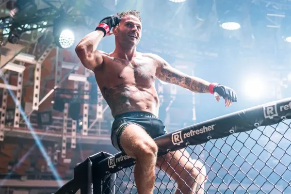 Euforie po výhře před svými. Lengál skočil na břevno a slavil s fanoušky