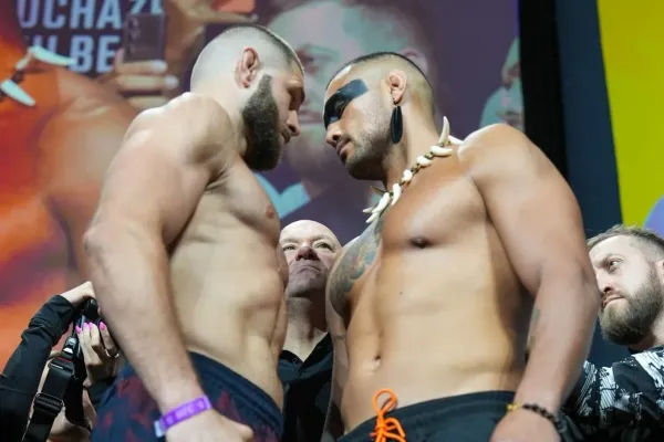 Fanoušci ukázali na vítěze titulové bitvy Procházka vs. Ulberg. A je to o parník