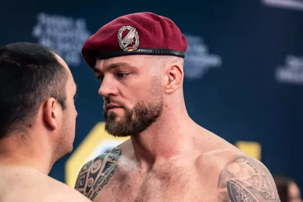 Gladiátor. Dvoumetrový obr v Oktagonu a největší favorit karty
