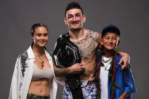 Holloway slaví životní a nejtěžší výhru. Jeho rodina je kompletní