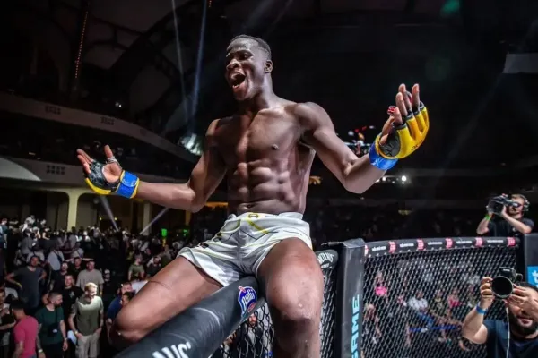 Hořká premiéra v UFC. Keita padl, rozhodly ostré kopy